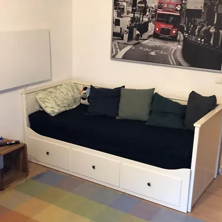 1-zimmer Gartenwohnung In *