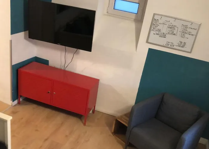 1-zimmer Gartenwohnung In דירה שפייר