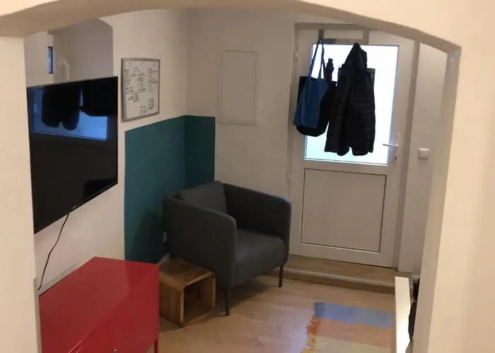 1-zimmer Gartenwohnung In * שפייר