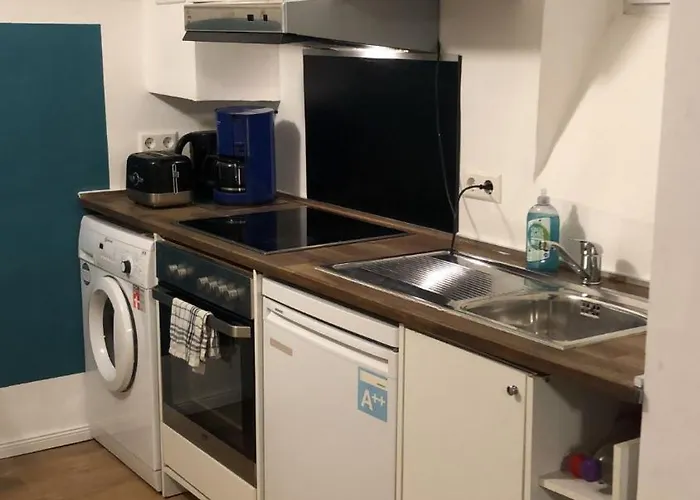 1-zimmer Gartenwohnung In דירה שפייר